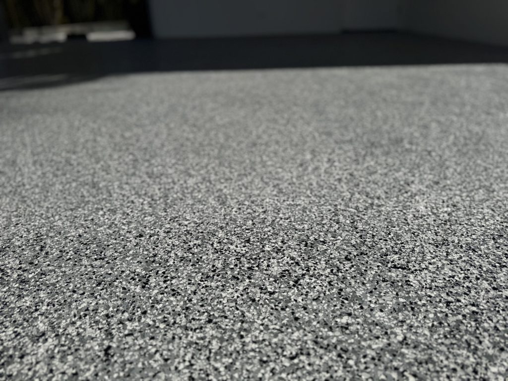 Quartz flake epoxy floor finish